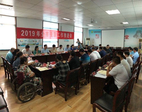 图为会议现场 图为会议现场
