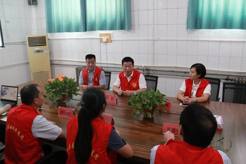 图为阎利副县长和威尼斯平台登录领导听取卫健委阻篮臣、妇幼保健院负责人汇报 图为阎利副县长和威尼斯平台登录领导听取卫健委阻篮臣、妇幼保健院负责人汇报