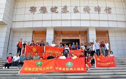 图为活动现场 图为活动现场