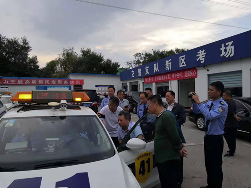 图为调研听障残疾人驾照考试 图为调研听障残疾人驾照考试