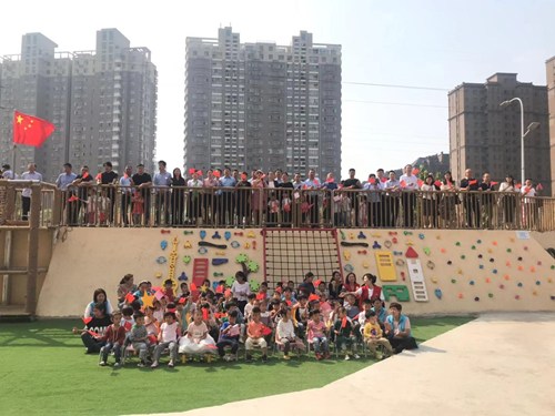 图为集体合影 图为集体合影