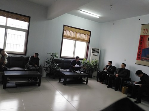 图为座谈会现场 图为座谈会现场