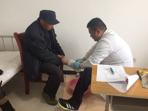 图为:取膜现场 图为:取膜现场