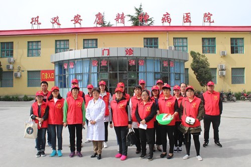 图为巩义市残联志愿者服务队合影 图为巩义市残联志愿者服务队合影