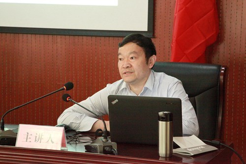 图为严绍钧解读残疾人两项补贴及残疾人低保政策 图为严绍钧解读残疾人两项补贴及残疾人低保政策