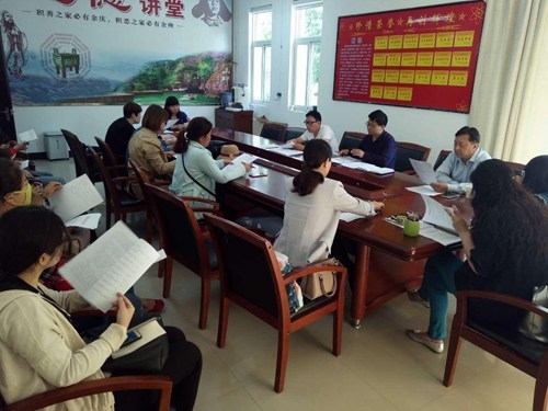 图为安阳市文峰区领导在残疾人家庭无障碍改造工作会上讲话 图为安阳市文峰区领导在残疾人家庭无障碍改造工作会上讲话