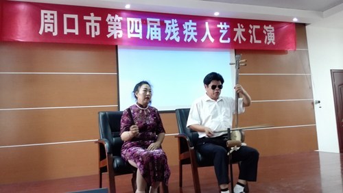 图为演出现场 图为演出现场