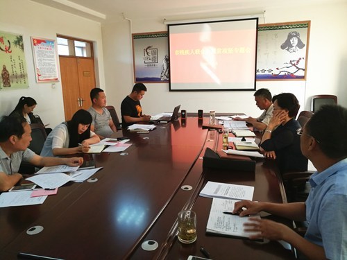 图为脱贫攻坚专题会现场二 图为脱贫攻坚专题会现场二