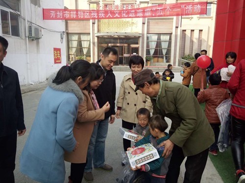 图为活动现场 图为活动现场