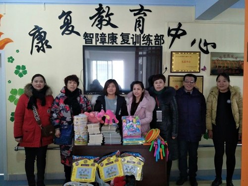 图为活动现场 图为活动现场