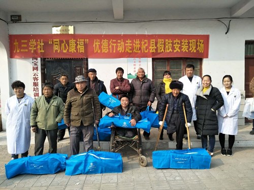 图为活动现场 图为活动现场