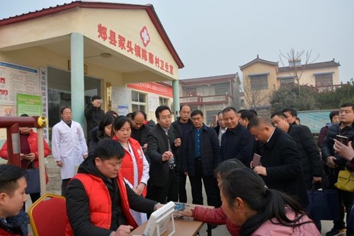 图为:现场观摩 图为:现场观摩