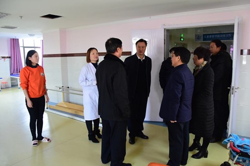 开封市残联理事长彭广辉一行到通许县儿童康复