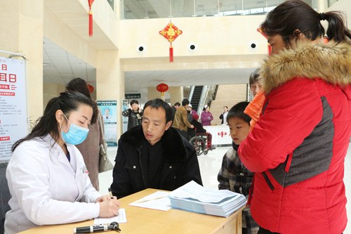图为义诊现场 图为义诊现场