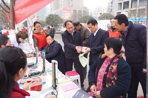 图为 驻马店市残联市卫计委认真组织开展第十九次全国“爱耳日”宣传教育活动 图为 驻马店市残联市卫计委认真组织开展第十九次全国“爱耳日”宣传教育活动