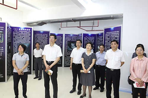 图为与会领导参观中国残疾人福利基金会孤独症儿童(南方)康复基地 图为与会领导参观中国残疾人福利基金会孤独症儿童(南方)康复基地