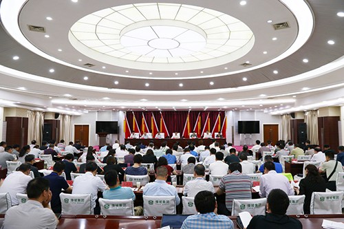 图为工作会现场 图为工作会现场