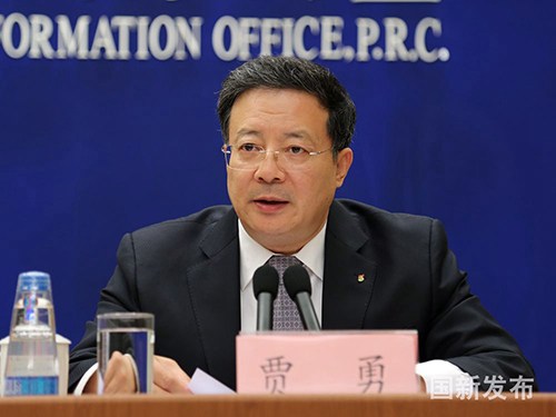 图为中国残联副理事长贾勇在国新办介绍相关内容,并就残疾儿童康复救助问题答记者问 图为中国残联副理事长贾勇在国新办介绍相关内容,并就残疾儿童康复救助问题答记者问