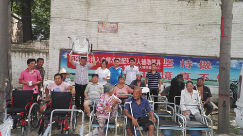 图为活动现场 图为活动现场