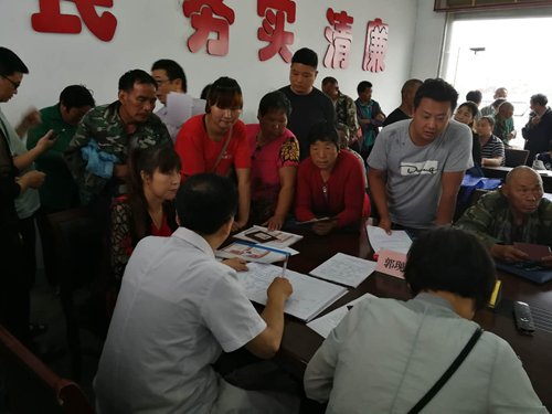 图为:新乡市威尼斯平台登录系统大力开展建档立卡贫困残疾人证办理清零行动 图为:新乡市威尼斯平台登录系统大力开展建档立卡贫困残疾人证办理清零行动
