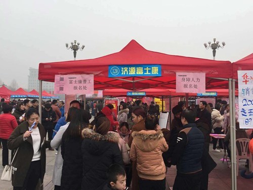 图为春风行动大型招聘会现场 图为春风行动大型招聘会现场