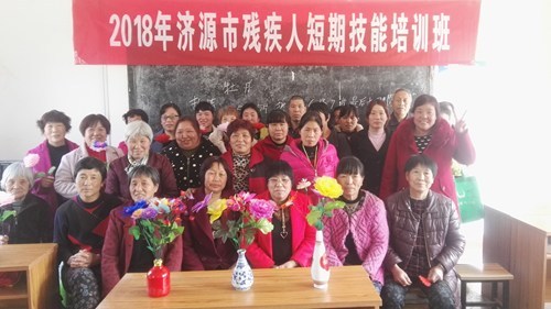 图为丝网花编织培训开班现场 图为丝网花编织培训开班现场
