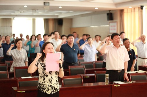 图为活动现场 图为活动现场