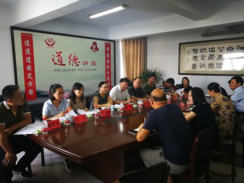 图为检查组听取辉县市残联工作汇报 图为检查组听取辉县市残联工作汇报