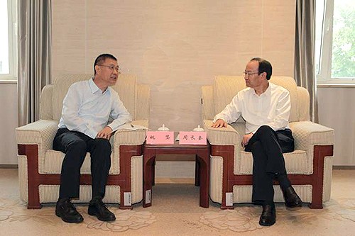 图为中国残联党组书记周长奎会见中央政府驻澳门联络办公室副主任姚坚 图为中国残联党组书记周长奎会见中央政府驻澳门联络办公室副主任姚坚