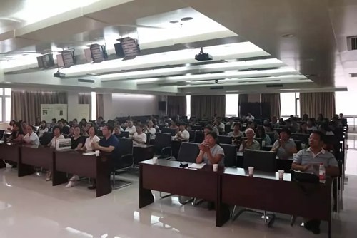图为:公益知识讲座活动现场 图为:公益知识讲座活动现场