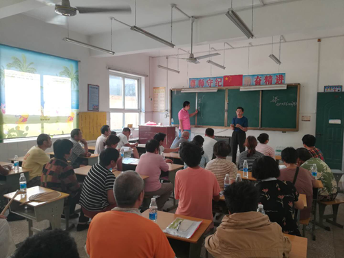 图为培训现场 图为培训现场