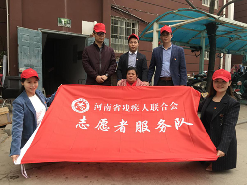 图为志愿者服务队 图为志愿者服务队