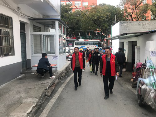 图为区残联携手爱心企业慰问帮扶困难残疾人 图为区残联携手爱心企业慰问帮扶困难残疾人