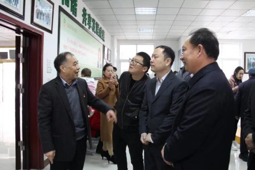 图为“搜索中国正能量 点赞河南新气象”网络宣传新闻媒体组深入市残联开展采访活动 图为“搜索中国正能量 点赞河南新气象”网络宣传新闻媒体组深入市残联开展采访活动