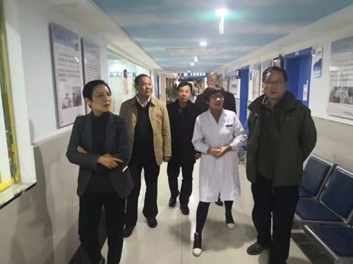 图为市残联吴蕾理事长和市纪委派驻民政,残联纪检组李固成书记到康复中心参观 图为市残联吴蕾理事长和市纪委派驻民政,残联纪检组李固成书记到康复中心参观