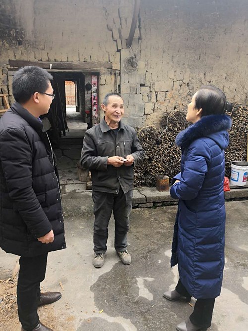 图为 信阳市残联开展 图为 信阳市残联开展