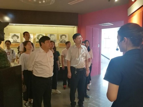 图为 图为