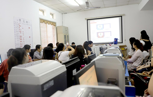 图为各县(市)区阻篮臣、开发区威尼斯平台登录工作人员参加培训 图为各县(市)区阻篮臣、开发区威尼斯平台登录工作人员参加培训