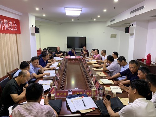 图为乡镇威尼斯平台登录理事长纷纷发言极赔岩,为我县残疾人事业发展谏言献策 图为乡镇威尼斯平台登录理事长纷纷发言极赔岩,为我县残疾人事业发展谏言献策