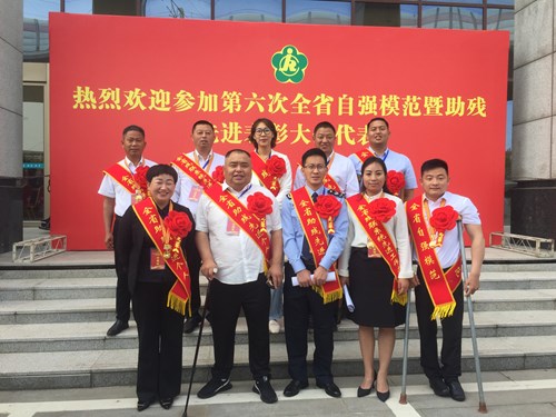 图为商丘市获奖者合影 图为商丘市获奖者合影
