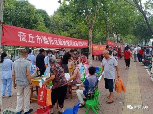 图为商丘市残联组织开展第四次全国残疾预防日活动现场